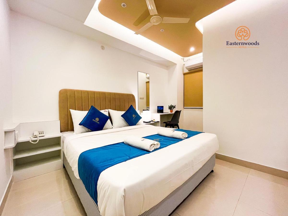 Easternwoods Hotels Бангалор Экстерьер фото